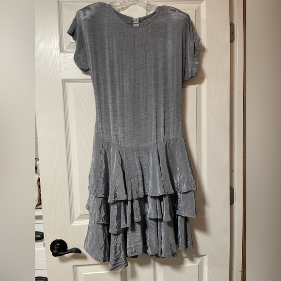 RAMPAGE DRESSES Silver Short Sleeve Drop waist Ruffle Dress Size 5/6 - Picture 2 of 9